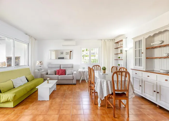 Apartment Great With View Montjoi